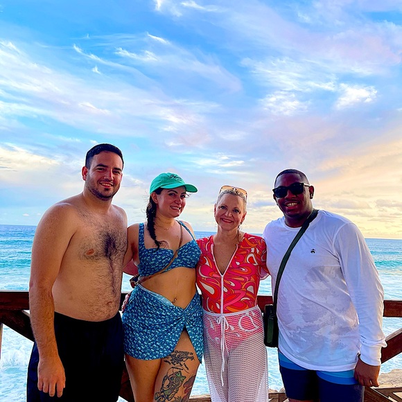 Meet your Posher, Macey Quinne - Picture 13 of 15